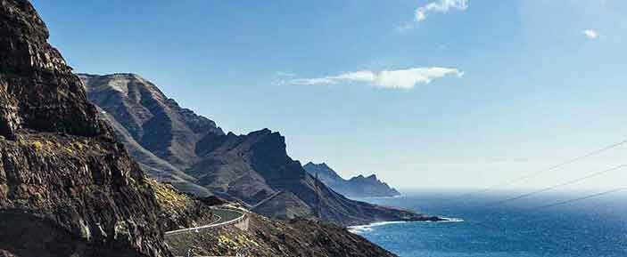 Küstenstraße in den Bergen von Spanien