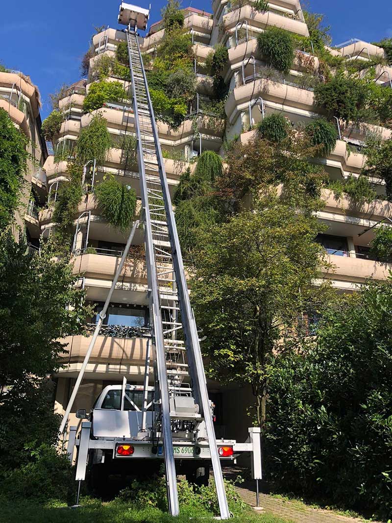 Bild von einem  Möbellift in 25 Meter Höhe